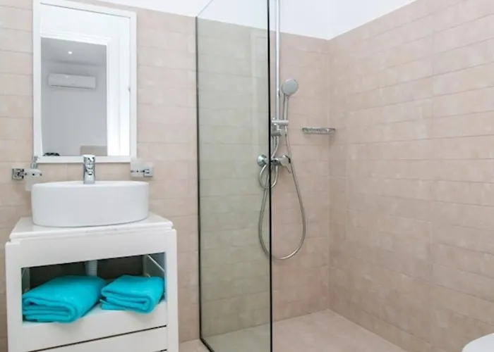 La Residenzia بيت للعطل Kalithies